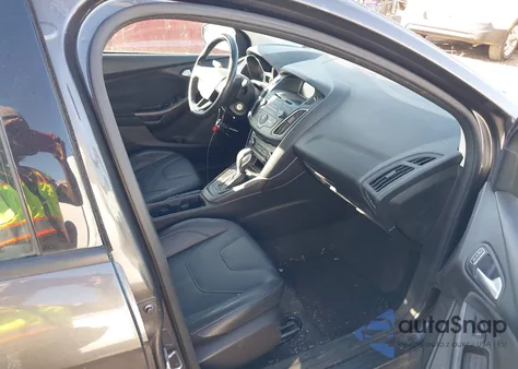 2015 Ford Focus Se z USA, uszkodzony, nr VIN 1FADP3K28FL299988